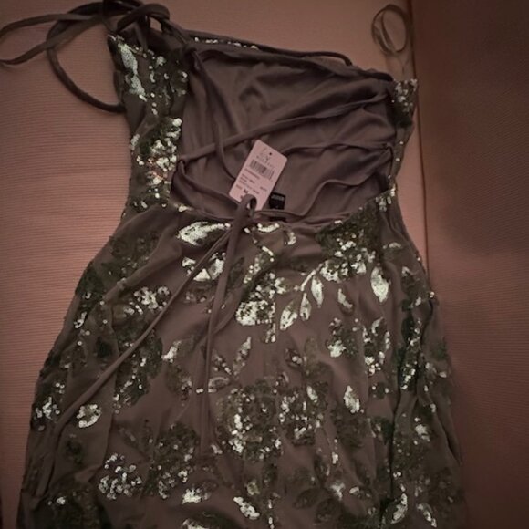 stunning green embellished dress - Picture 2 of 5